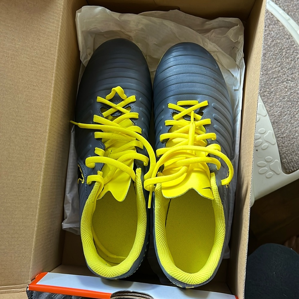 Nike Soccer Shoes Legend 7 Club FG Dark Grey/Blk/Yellow 8.5 mens/10 women’s